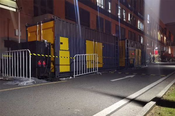 三门峡柴油发电机组的输出电压是如何调节的？