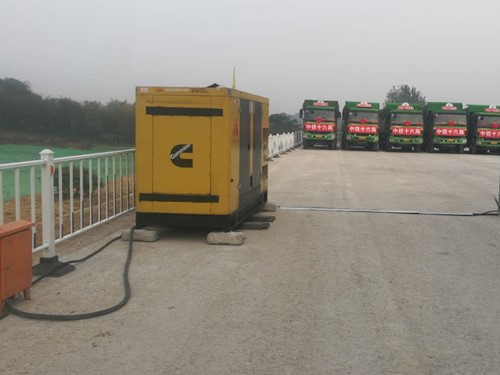 三门峡电力系统的稳定性和设备兼容性如何影响发电机组的频率规格？